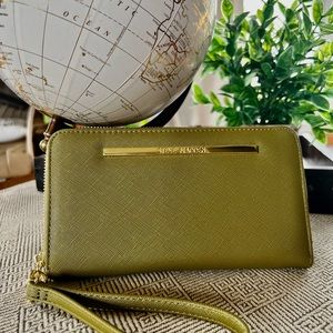 Steve Madden Olive Green Wristlet Wallet NWOT